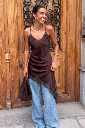 Asymetryczna delikatna tunika z koronką i rozcięciem VELIMIRA BROWN