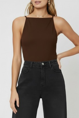 Minimalistyczny top damski o czystym designie CARELINA BROWN