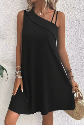 Elegancka krótka sukienka z asymetrycznym dekoltem i luźnym fasonem IVRINIA BLACK