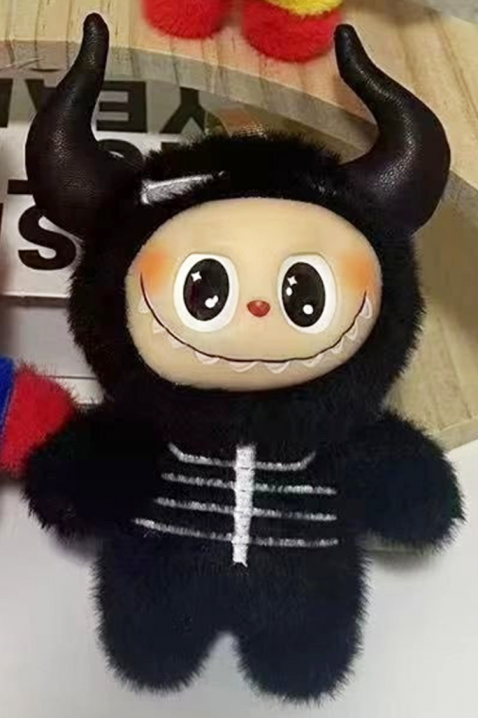Pluszowa zawieszka LABUBU DEVILAN, Kolor : czarny, IVET.PL - Modna odzież