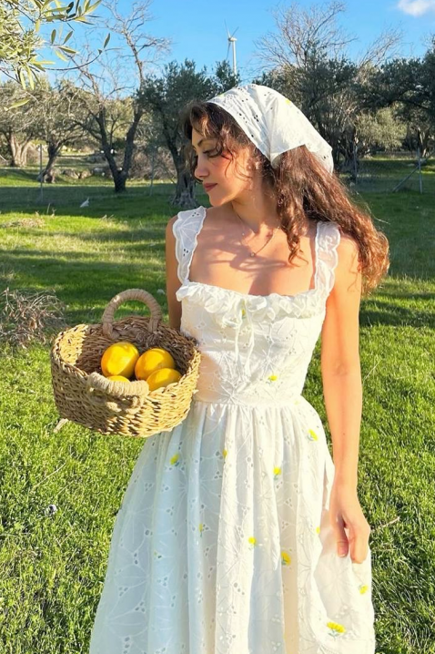 Romantyczna bawełniana sukienka w stylu boho z motywem kwiatowym VELMIRA, Kolor : ecru, IVET.PL - Modna odzież