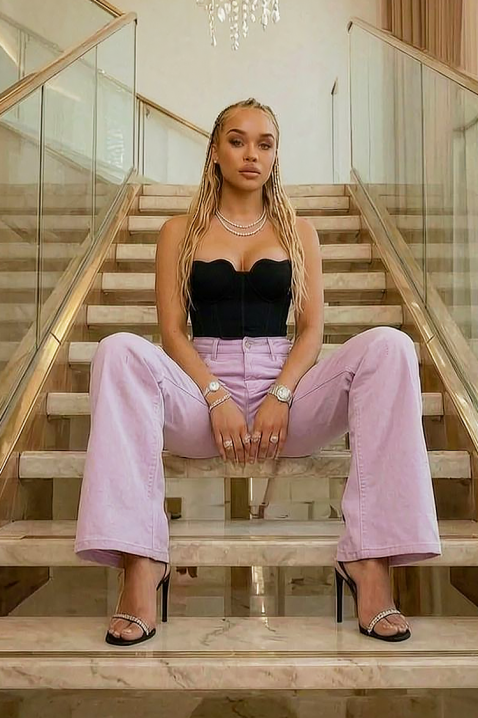 Jeansy damskie z wysokim stanem i przetarciami w delikatnym kolorze VIREZA, Kolor : fioletowy, IVET.PL - Modna odzież