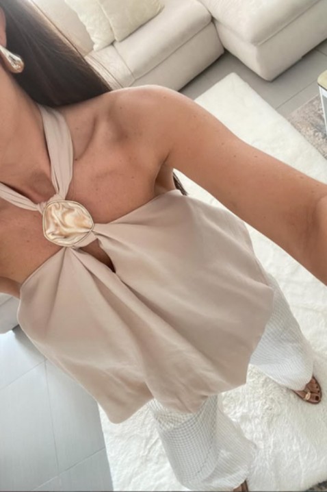 Luźna bluzka damska z ozdobnym akcentem i efektownym dekoltem BEATITA BEIGE, Kolor :  beżowy, IVET.PL - Modna odzież