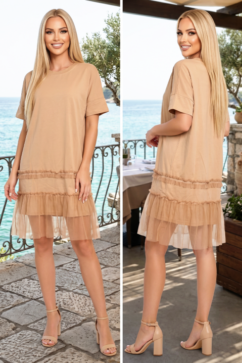 Sportowo-elegancka krótka sukienka t-shirtowa z tiulowymi falbanami MIREVINA BEIGE, Kolor :  beżowy, IVET.PL - Modna odzież