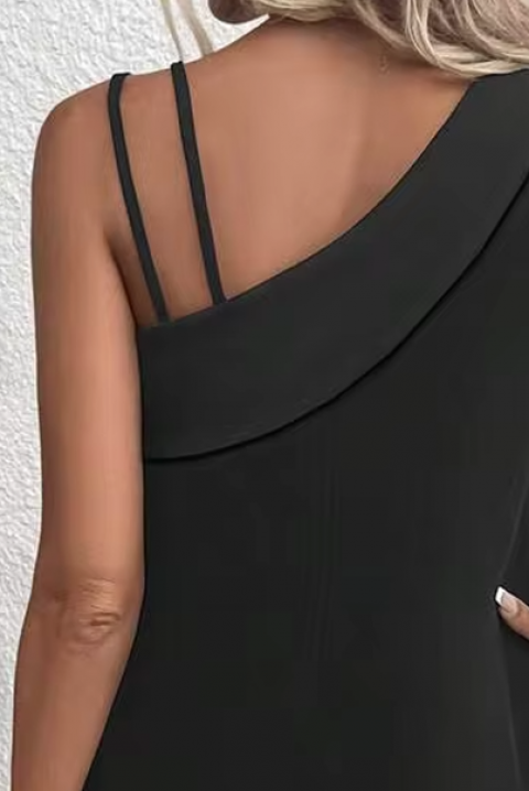 Elegancka krótka sukienka z asymetrycznym dekoltem i luźnym fasonem IVRINIA BLACK, Kolor : czarny, IVET.PL - Modna odzież