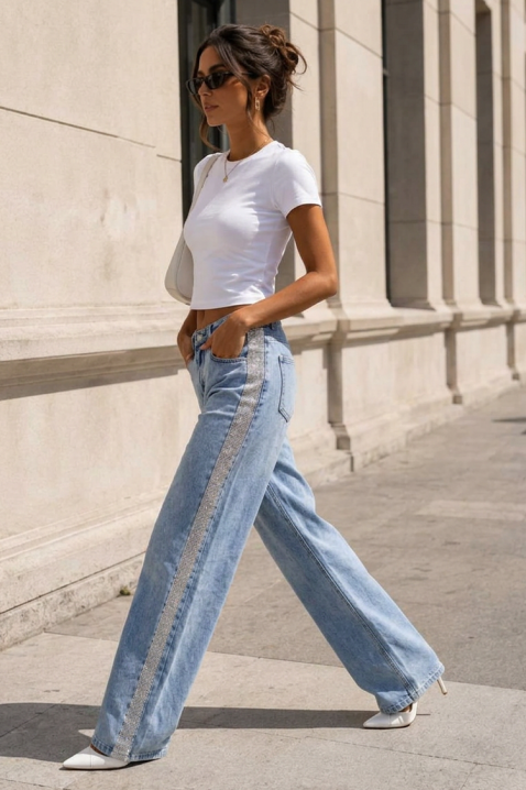 Szerokie damskie jeansy z dekoracyjnymi bocznymi lampasami CARINIRA BLUE, Kolor : denim, IVET.PL - Modna odzież