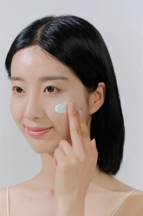 SKIN1004 Madagascar Centella Hyalu-Cica Water-Fit Sun Serum 50mlIVET.PL - Modna odzież