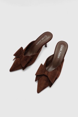 Klapki na obcasie LORVILZA BROWN