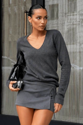Dopasowany damski sweter z dekoltem w serek BAREMIA GRAFIT